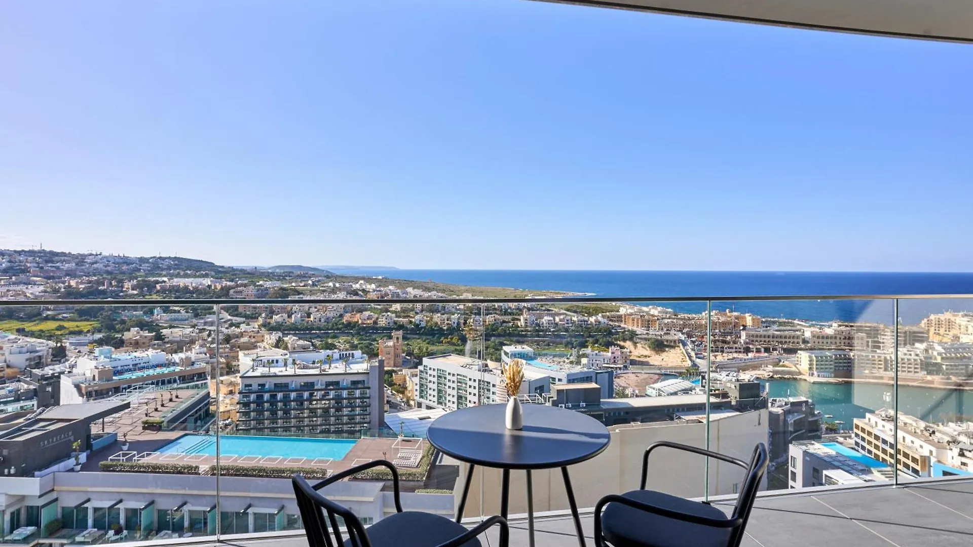High-Rise Elegance 18Th Floor Apartment With Stunning Sea Views의 연락처